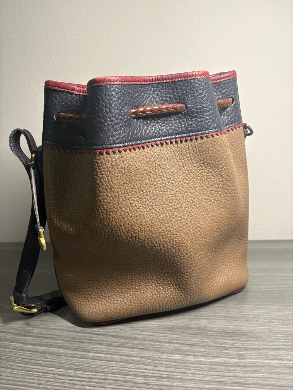 Vintage Dooney & Bourke AWL Surrey Bucket Bag British Tan Navy Red - Picture 3 of 10